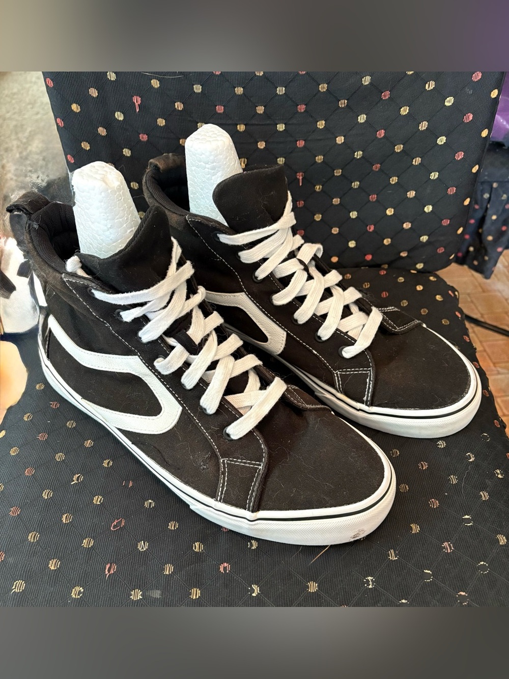 NO BOUNDARIES Black and White High-Top Sneakers. SIZE 11. NWT.